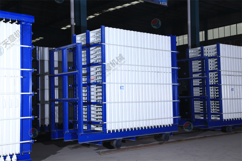 一次成型40塊板的復(fù)合墻板機(jī)，究竟有多好？