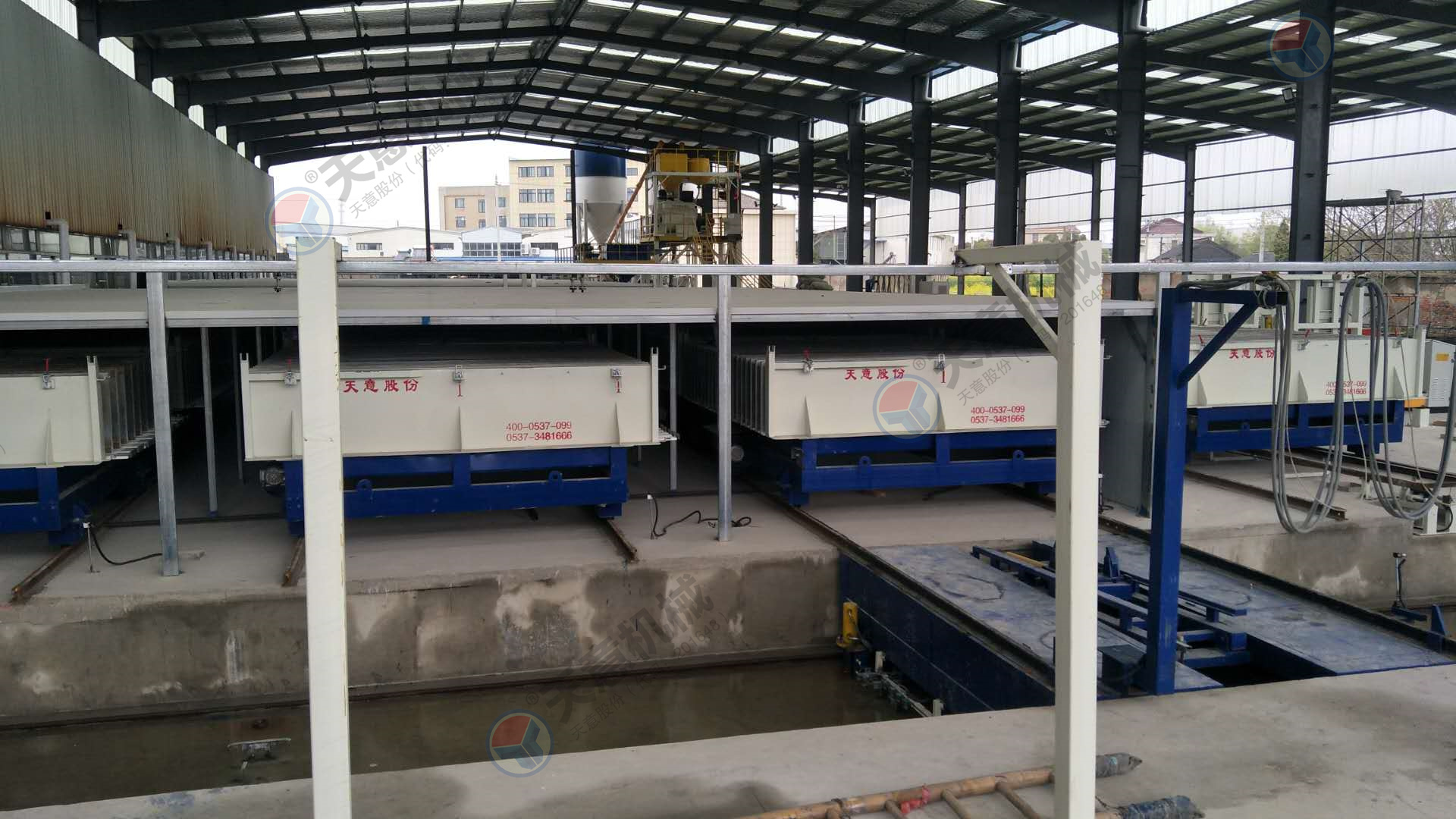 相對于傳統(tǒng)墻板機設(shè)備，新型墻板機有點更多